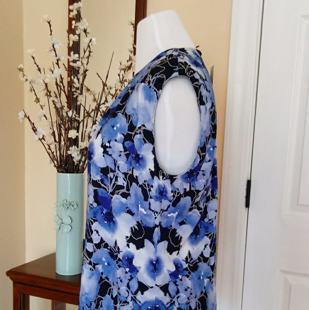 ❇ NWT ❇ The Limited 'Diffused Floral' Top - Picture 2 of 8